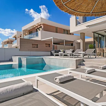 Suncity Icon - Luxury Beachfront 度假居 *