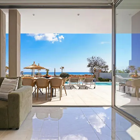 Suncity Icon - Luxury Beachfront 度假居 圣纳帕
