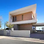 Suncity Icon - Luxury Beachfront *