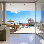 Suncity Icon - Luxury Beachfront Ferienhaus Agia Napa