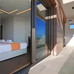 Suncity Icon - Luxury Beachfront Ferienhaus Agia Napa