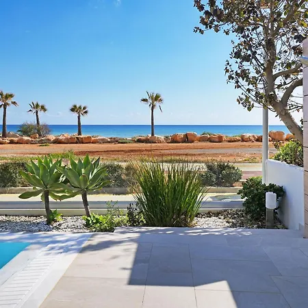 Suncity Icon - Luxury Beachfront Holiday home
