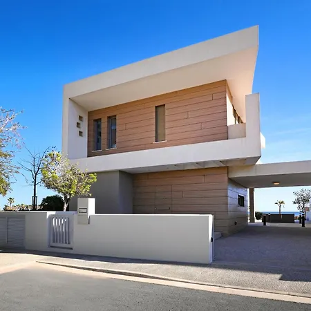 Suncity Icon - Luxury Beachfront *