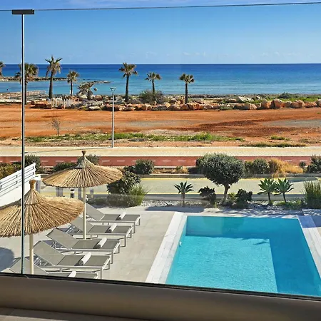 Suncity Icon - Luxury Beachfront Holiday home *