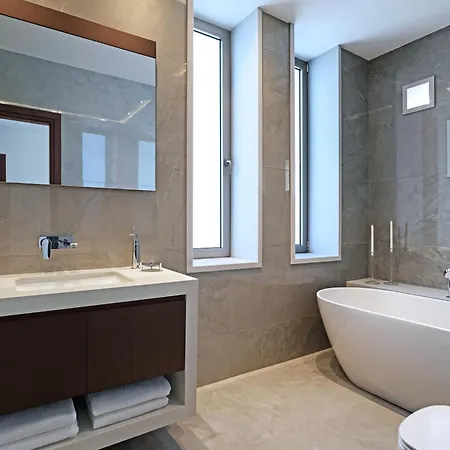 Suncity Icon - Luxury Beachfront Holiday home