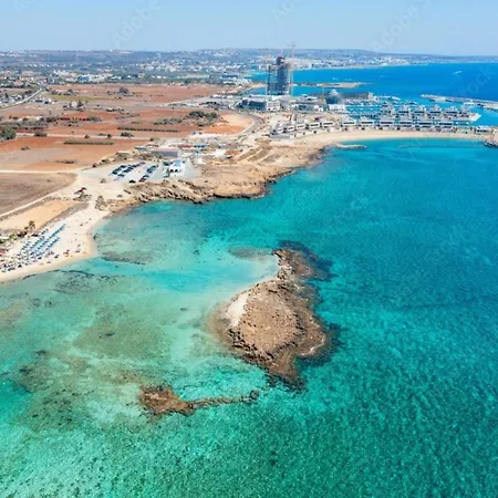 Suncity Icon - Luxury Beachfront Holiday home Ayia Napa